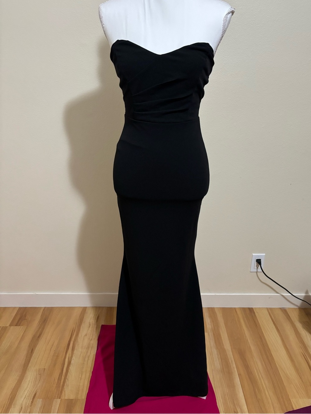 Lulu's Strapless Black Form-Fitting Evening Gown